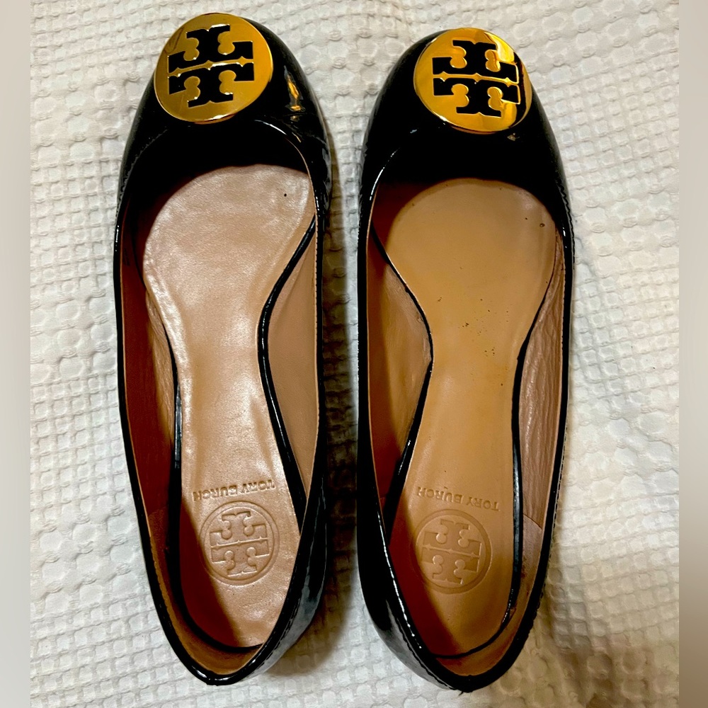 Tory Burch Flats. Excellent condition. Worn once. Size 8.